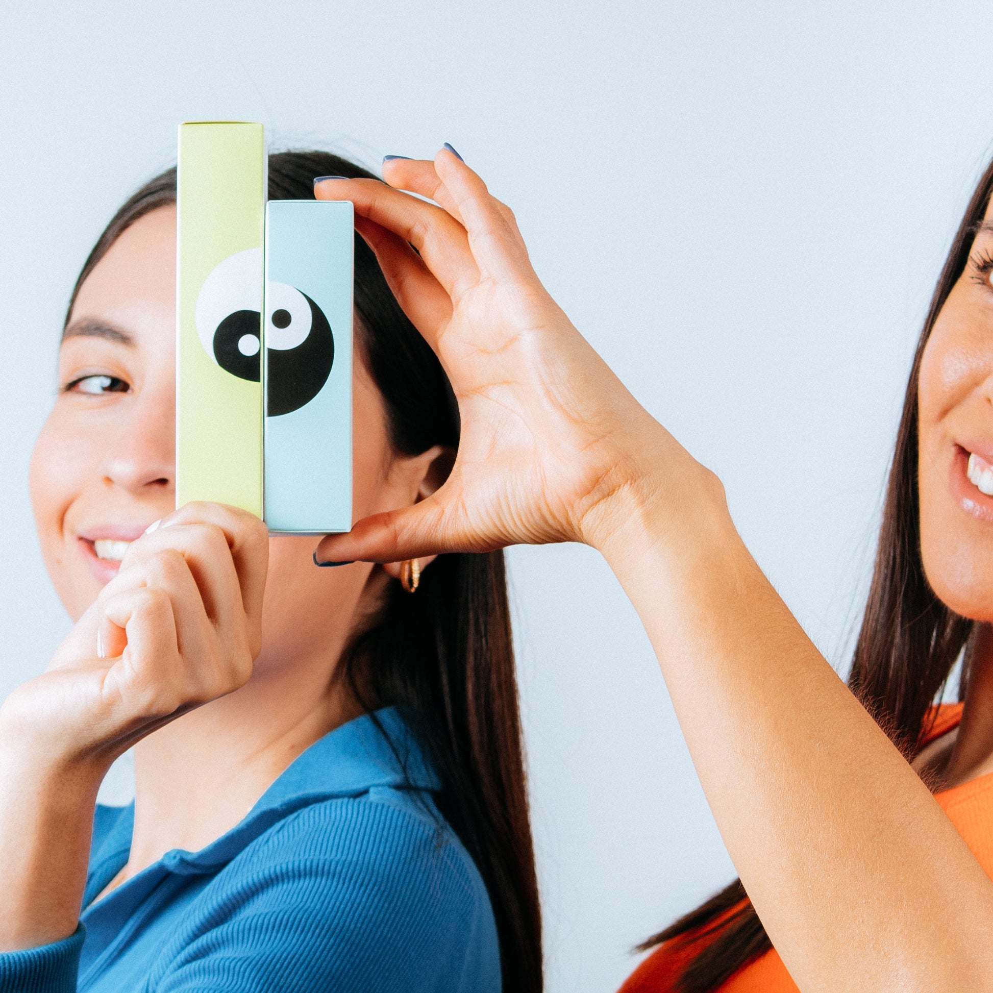 Resultados antes y después de usar Yin Yang Power, el combo perfecto de máscara y sérum vegano para pestañas impactantes