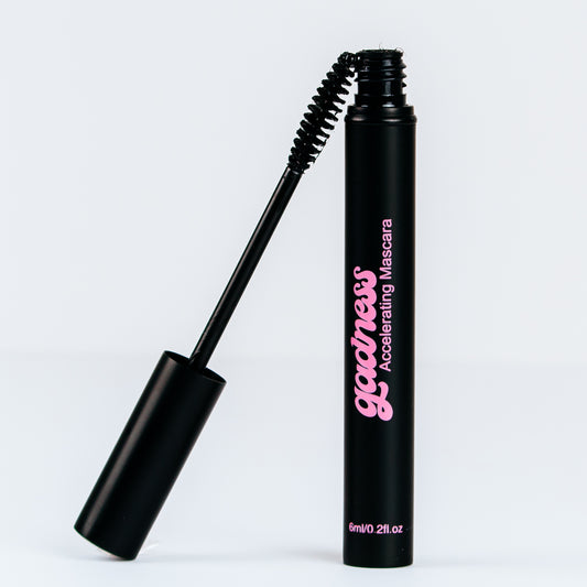 Yang Mascara, rímel vegano de larga duración de Gadness Co, en empaque rosa y negro